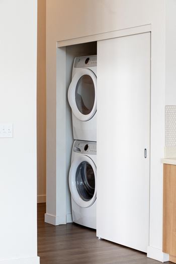 Full-size, front-loading energystar® washer and dryer